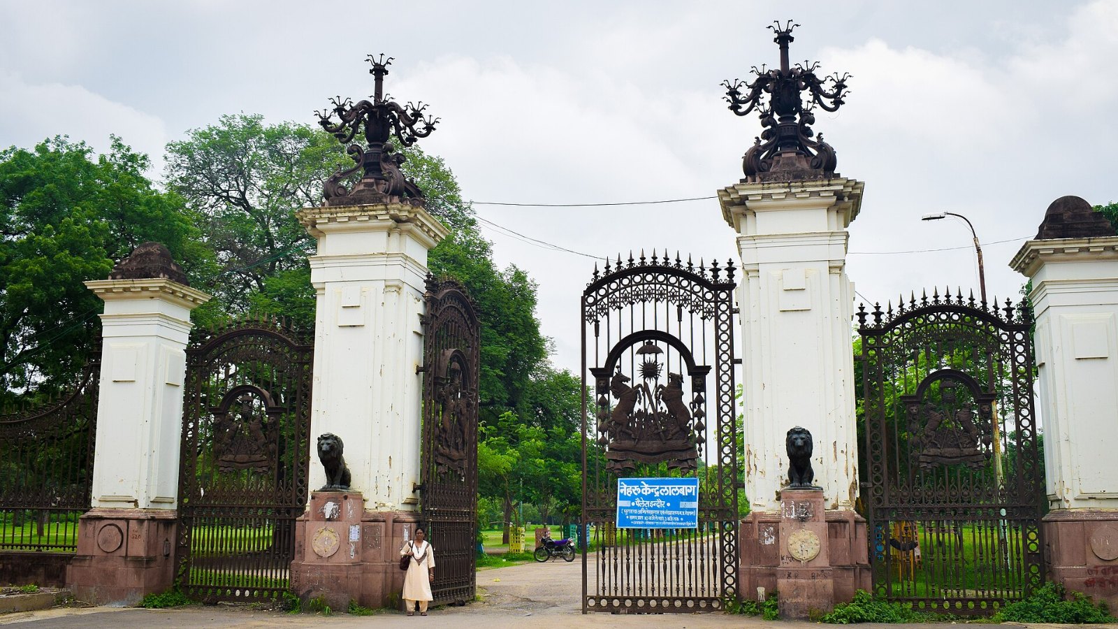 Lalbagh Palace in Indore, a popular sight to combine with a food walk