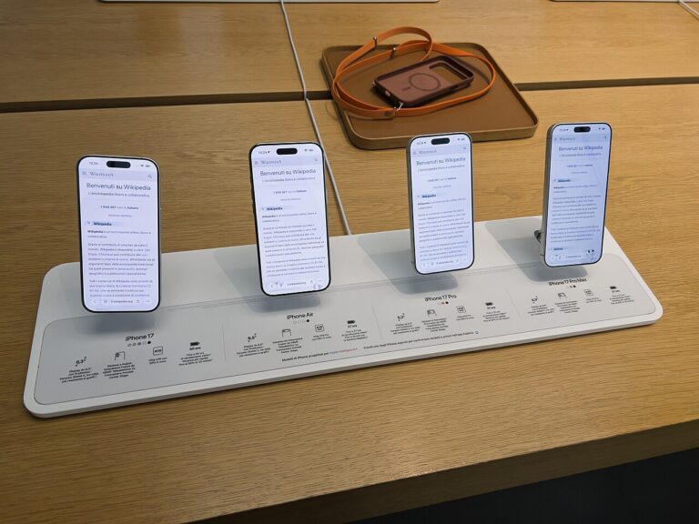 iPhone 18 Pro vs Samsung Galaxy S26 Ultra: Price, Display, Camera and Battery Compared