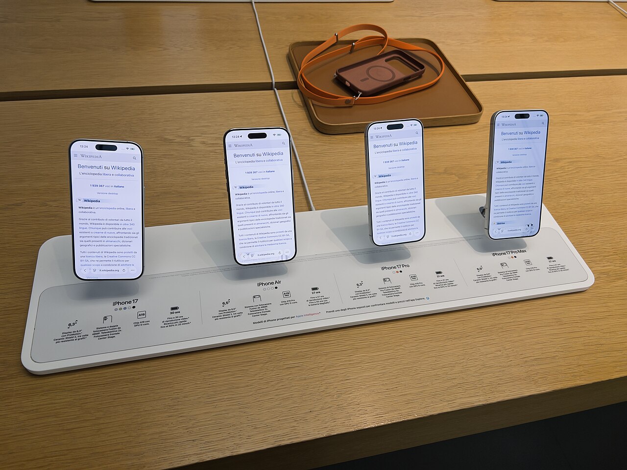 iPhone 18 Pro vs Samsung Galaxy S26 Ultra: Price, Display, Camera and Battery Compared